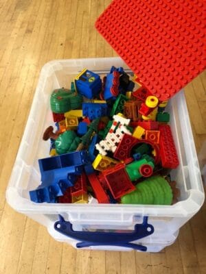 LEGO DUPLO 35 Litre Box and Large Building Plate *7