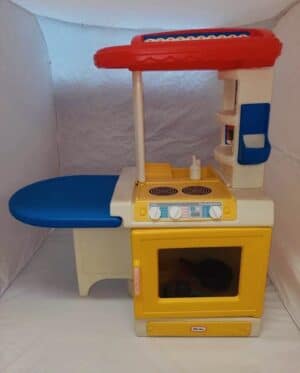 Play Kitchen (Little Tikes) & Accessories - Image 5