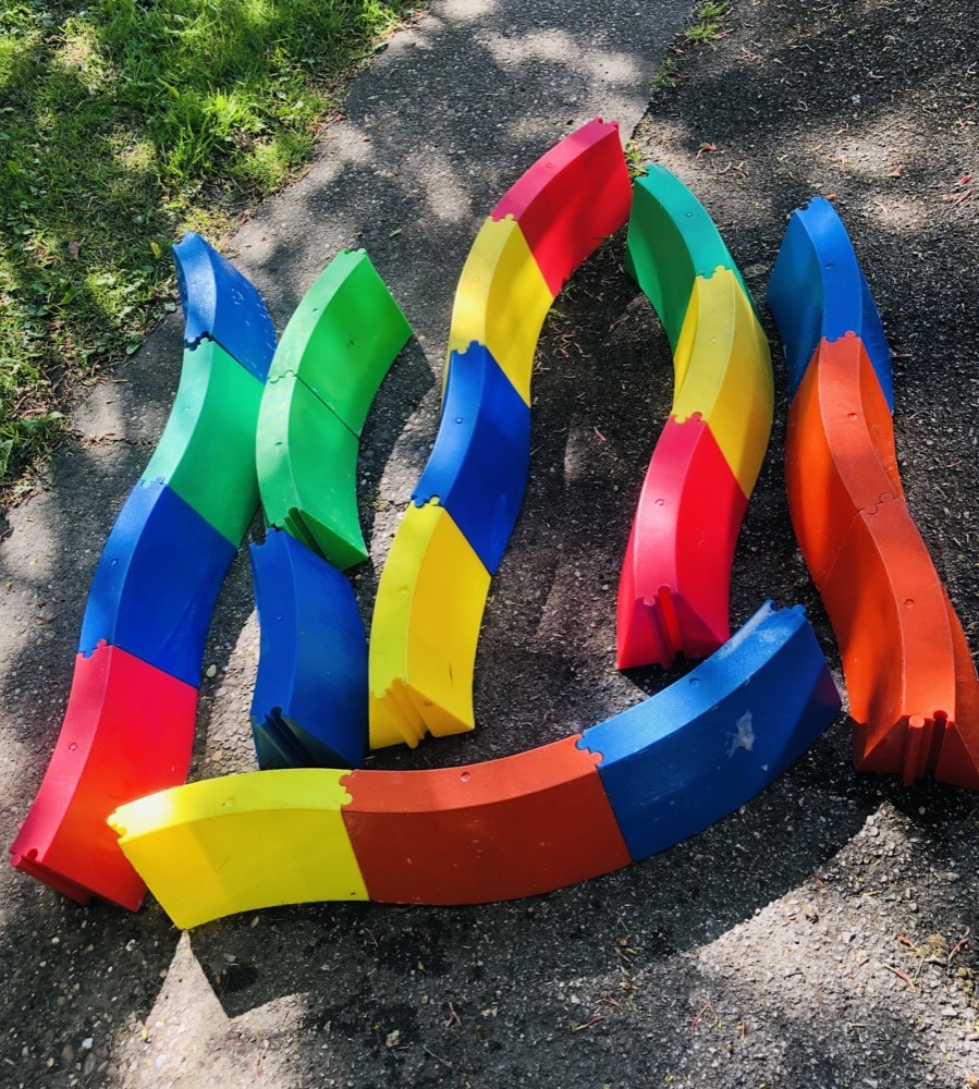 Balance Beams Curved - Red - Blue - Yellow & Green - Image 2