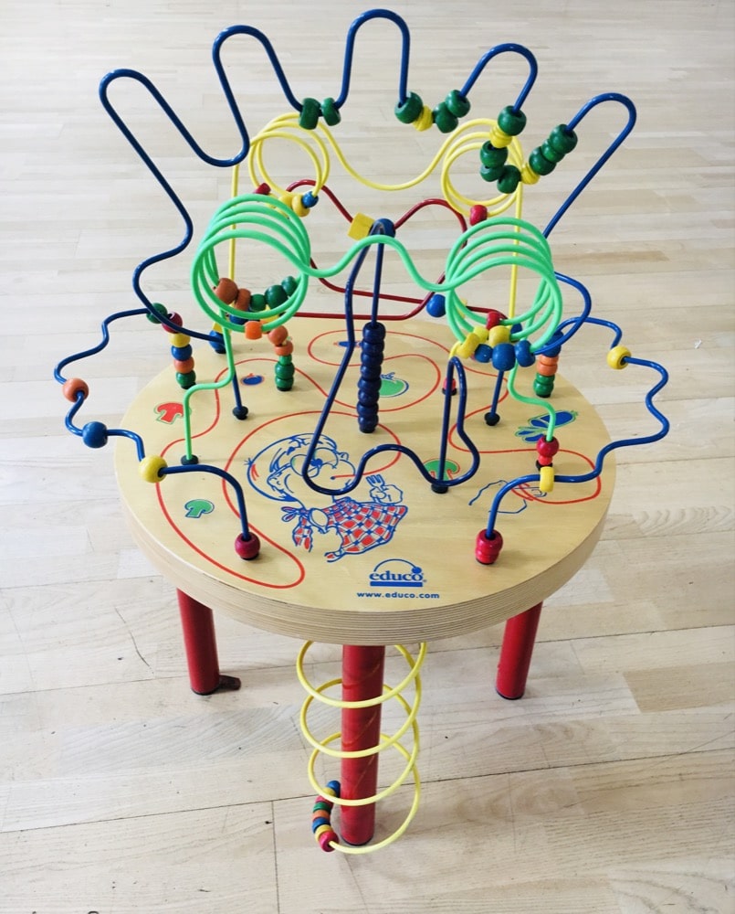 Spaghetti Legs Bead Maze Activity Table - Hape Educo