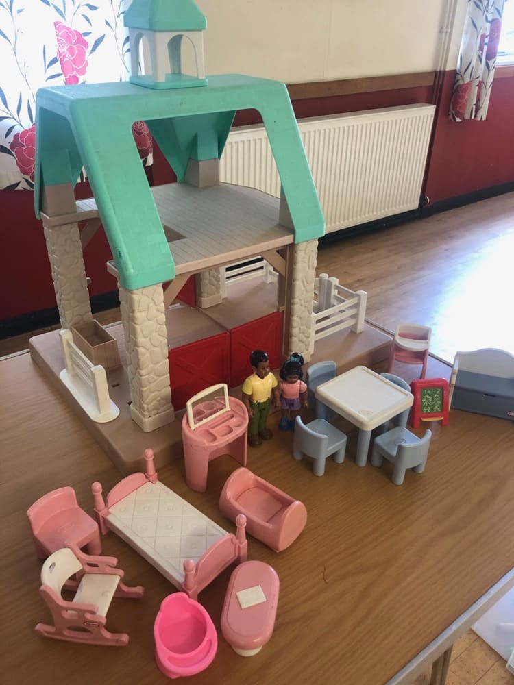 Little Tikes Dolls House  & Accessories Vintage Blue Roof Collection  3