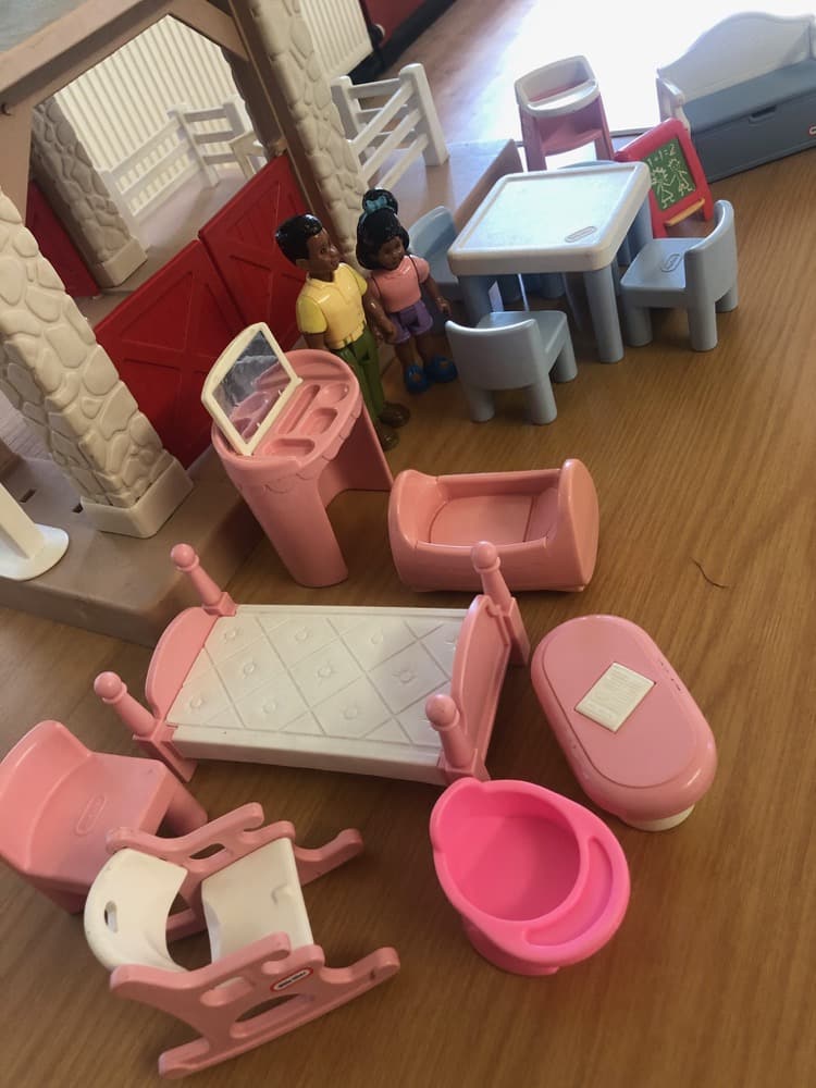 Little Tikes Dolls House  & Accessories Vintage Blue Roof Collection  3 - Image 2