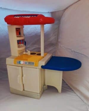Play Kitchen (Little Tikes) & Accessories - Image 3