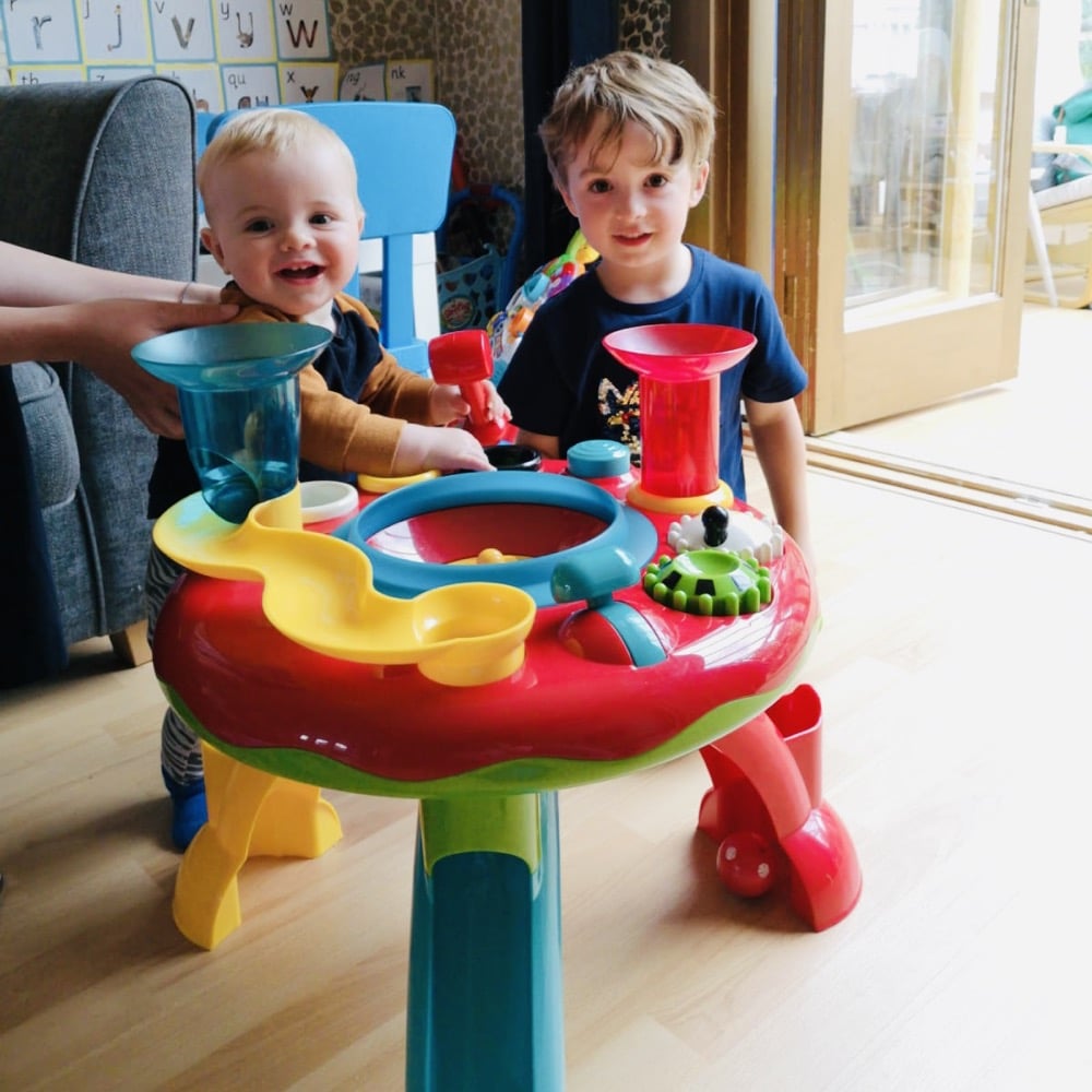 Little senses light and sound activity table outlet