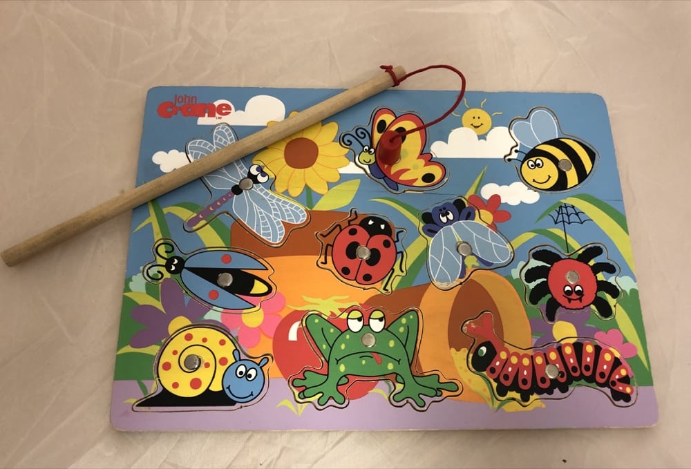 Bug Magnetic Wooden -Catching Puzzle Game