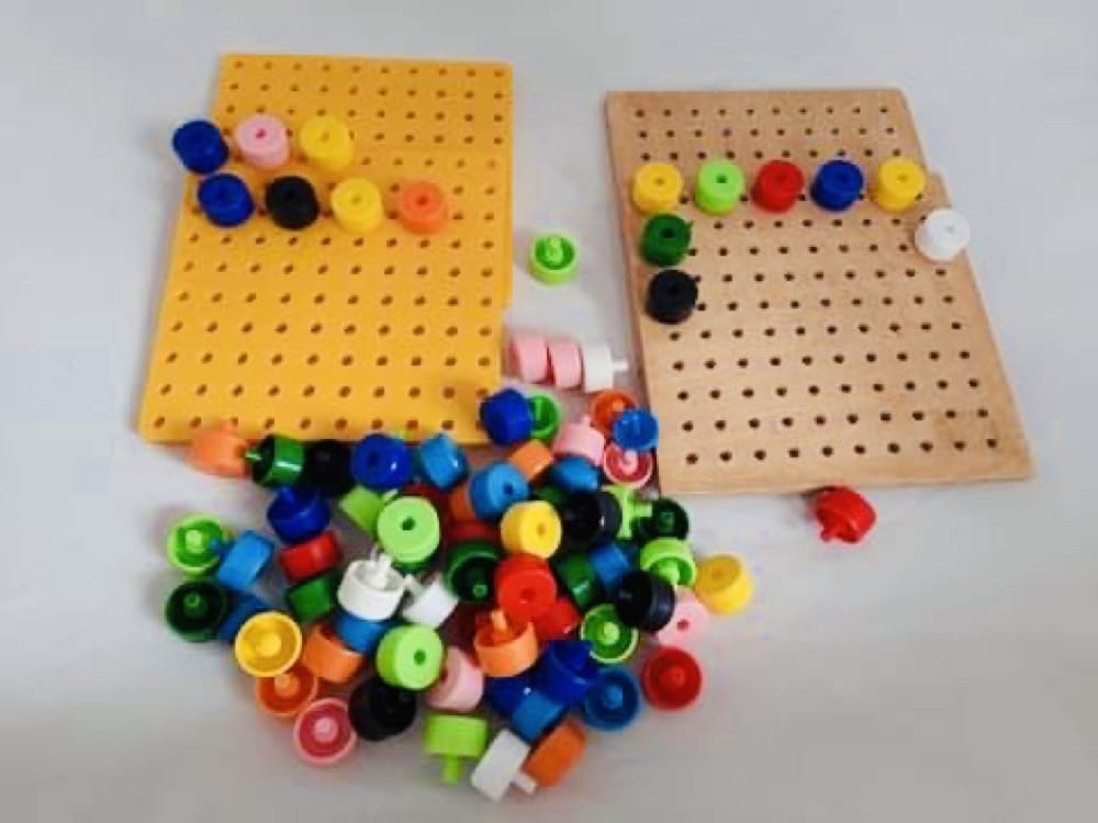 Plastic Shape Peg Board
